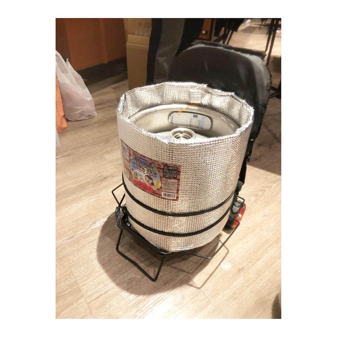 杜野まこさんのインスタグラム写真 - (杜野まこInstagram)「#杜野まこ10th記念イベント  #杜野まこ10th #オリジナルビール #GOLDENMAKOALE #金まこ #ビールの売り子 #初挑戦 #願いが叶う  #仙南シンケンファクトリー #ラベルデザイン カネシゲタカシ さん #とみやはちみつプロジェクト #ありがとう  #鈴大酒店 #通販開始」4月15日 2時30分 - makomorino