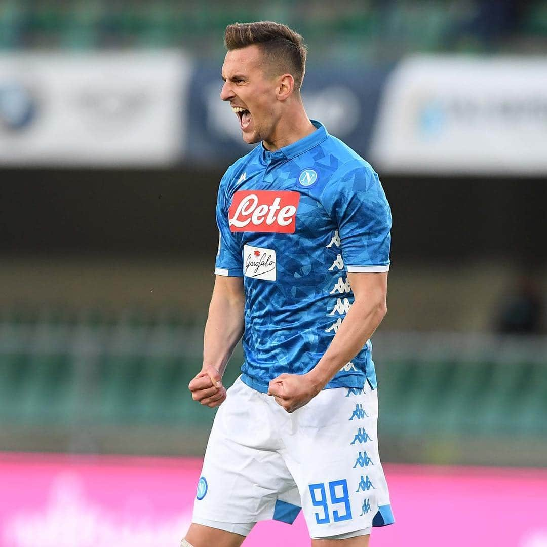 SSCナポリさんのインスタグラム写真 - (SSCナポリInstagram)「😲🚀 @arekmilik  #ChievoNapoli #SerieA #ForzaNapoliSempre」4月15日 2時32分 - officialsscnapoli