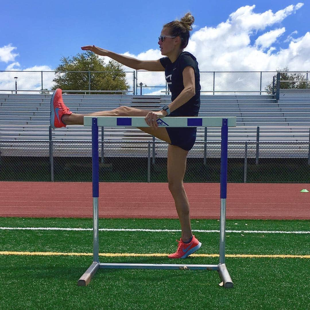 メリッサ・ビショップさんのインスタグラム写真 - (メリッサ・ビショップInstagram)「Hurdler in the making?  #yaright #longsprinter #yabish #mb #stretchitout #nike #nikerunning」4月15日 2時33分 - melissacorinneb