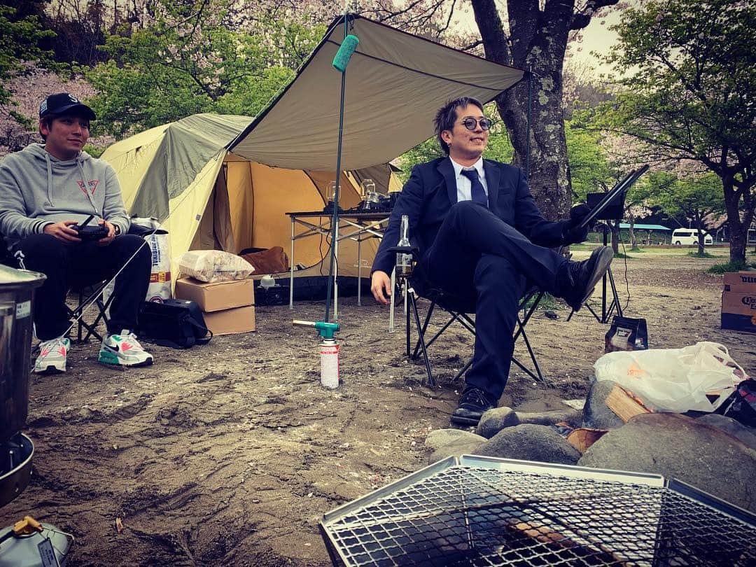 ジローさんのインスタグラム写真 - (ジローInstagram)「ガチモテキャンパー目指したい。 #キャンプ #snowpeak #スーツキャンプ」4月15日 2時34分 - jiroisjiro7