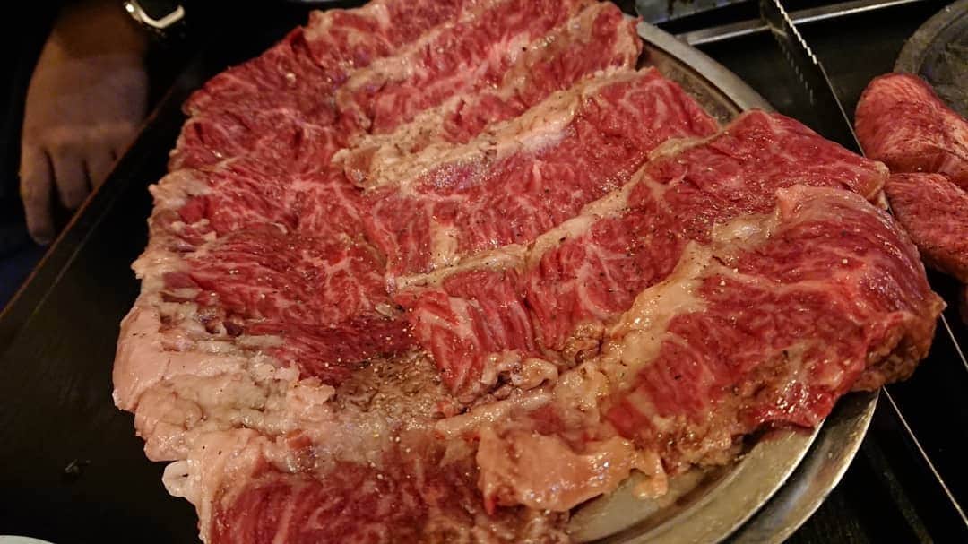 大沢文也さんのインスタグラム写真 - (大沢文也Instagram)「久々に北京へ～👌😘 美味しかったぁ～  #焼肉 #焼き肉 #ヤキニク #やきにく #yakiniku #上ロース #上カルビ  #上タン #上ハラミ #肉しか信じない #肉好きな人と繋がりたい #肉好き #肉命」4月15日 2時41分 - fumifumi_k1