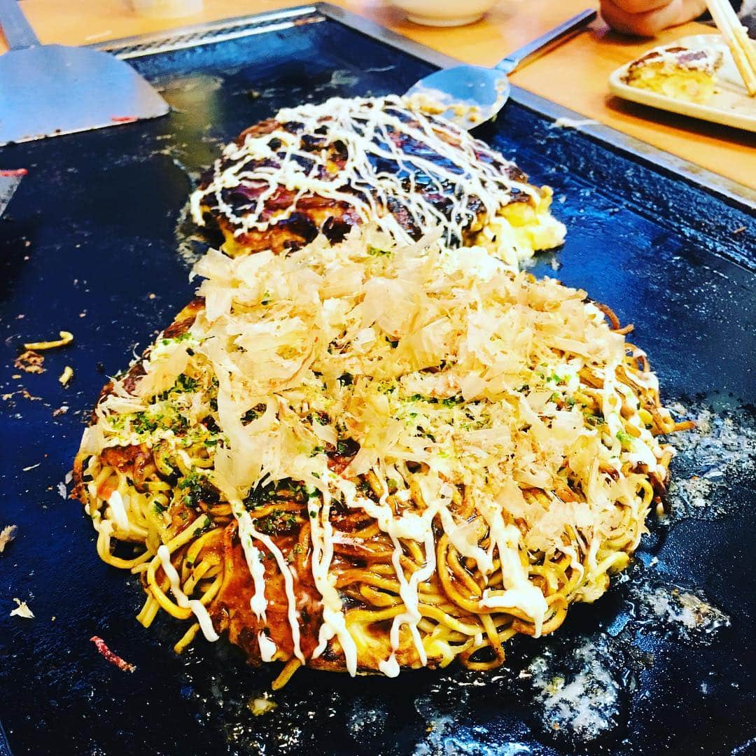 藤井惠さんのインスタグラム写真 - (藤井惠Instagram)「お好み焼きで祝勝会して帰って来ました🚗☁️ #ササロック運転お疲れ様 #AM2:00 #大阪〜福山 #WIN #お好み焼き #八光」4月15日 2時44分 - megumi_fujii