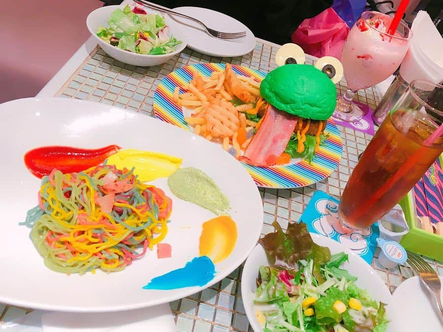 鈴木愛美さんのインスタグラム写真 - (鈴木愛美Instagram)「❤️🧡💛💚💙💜❤️🧡💛 . Wow...😳💓 . . #kawaiimonstercafe #monstercafe #harajuku #cafe #harajukucafe #yummy #lunch #原宿カフェ #モンスターカフェ #カワイイモンスターカフェ」4月15日 2時54分 - x.manya.x