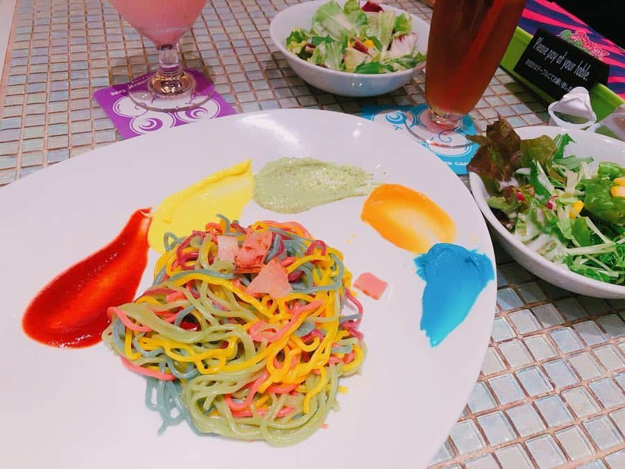 鈴木愛美さんのインスタグラム写真 - (鈴木愛美Instagram)「❤️🧡💛💚💙💜❤️🧡💛 . Wow...😳💓 . . #kawaiimonstercafe #monstercafe #harajuku #cafe #harajukucafe #yummy #lunch #原宿カフェ #モンスターカフェ #カワイイモンスターカフェ」4月15日 2時54分 - x.manya.x