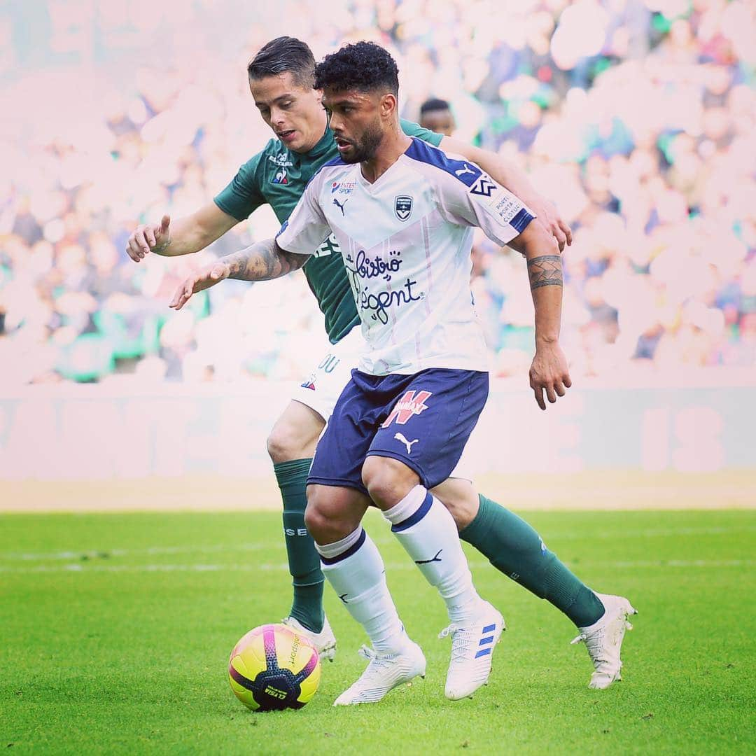 リーグ・アンさんのインスタグラム写真 - (リーグ・アンInstagram)「🗣 Dans une très belle ambiance, les Verts s'imposent 3-0 face aux #Girondins et reviennent à 3 point du 3e... l'OL 👀 ! #ASSEFCGB 🏃‍♂️ La course à l'Europe est bien lancée 🇪🇺 • • #Ligue1Conforama #ASSaintEtienne #ASSE #FCGB #GirondinsdeBordeaux #GeoffroyGuichard #StadeGeoffroyGuichard」4月15日 2時48分 - ligue1ubereats