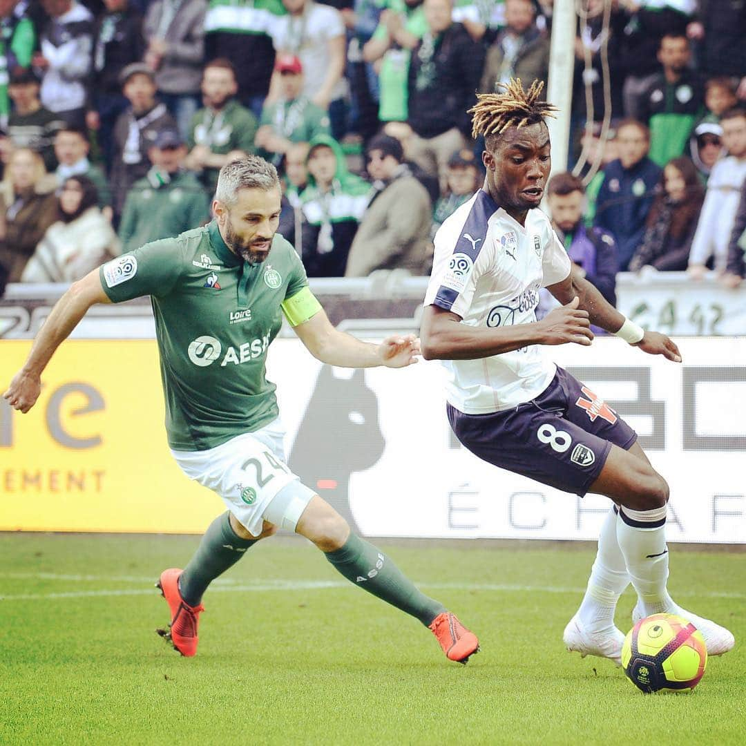 リーグ・アンさんのインスタグラム写真 - (リーグ・アンInstagram)「🗣 Dans une très belle ambiance, les Verts s'imposent 3-0 face aux #Girondins et reviennent à 3 point du 3e... l'OL 👀 ! #ASSEFCGB 🏃‍♂️ La course à l'Europe est bien lancée 🇪🇺 • • #Ligue1Conforama #ASSaintEtienne #ASSE #FCGB #GirondinsdeBordeaux #GeoffroyGuichard #StadeGeoffroyGuichard」4月15日 2時48分 - ligue1ubereats