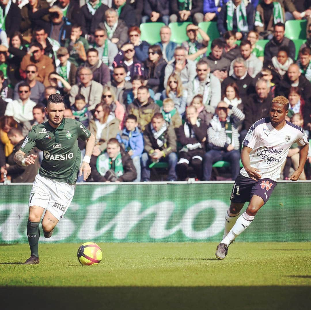 リーグ・アンさんのインスタグラム写真 - (リーグ・アンInstagram)「🗣 Dans une très belle ambiance, les Verts s'imposent 3-0 face aux #Girondins et reviennent à 3 point du 3e... l'OL 👀 ! #ASSEFCGB 🏃‍♂️ La course à l'Europe est bien lancée 🇪🇺 • • #Ligue1Conforama #ASSaintEtienne #ASSE #FCGB #GirondinsdeBordeaux #GeoffroyGuichard #StadeGeoffroyGuichard」4月15日 2時48分 - ligue1ubereats