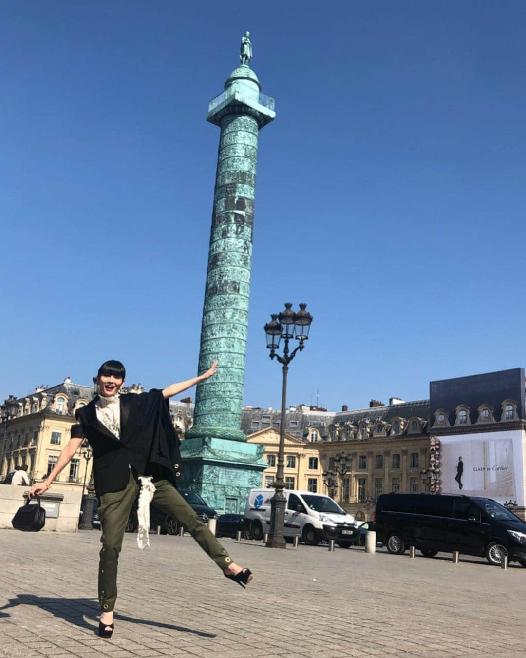 秋元梢さんのインスタグラム写真 - (秋元梢Instagram)「Au revoir Paris🙋🏻✈️🇫🇷 Cartierさんに素敵な経験をさせていただいたパリでした☺️💍 実は母と友達親子も来ていて、仕事が終わってから合流して、コレクションじゃないパリを味わえてとっても楽しかった🤩✌🏻🇫🇷 撮影した詳細はまたお知らせしまーす🙏🏻 #cartier #さっ帰りまーす」4月15日 2時58分 - akimoto_kozue