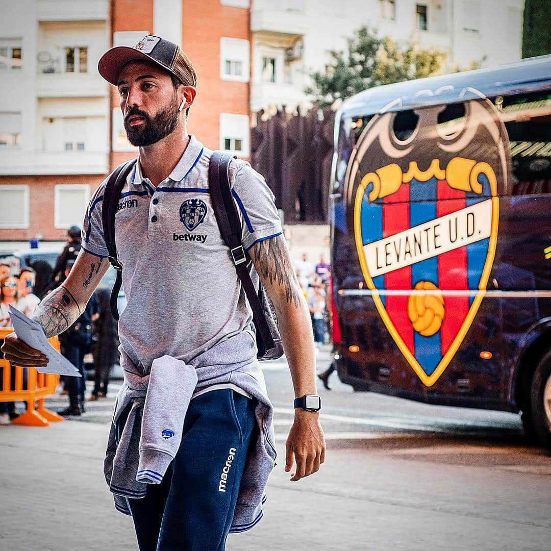 レバンテUDさんのインスタグラム写真 - (レバンテUDInstagram)「Ja estem a Mestalla!! #valenciainlevante #derbi #macholevante @betway_es @officialmacron @levantewagenvw @cocacola_esp @amstel_es @caixabank」4月15日 2時59分 - levanteud