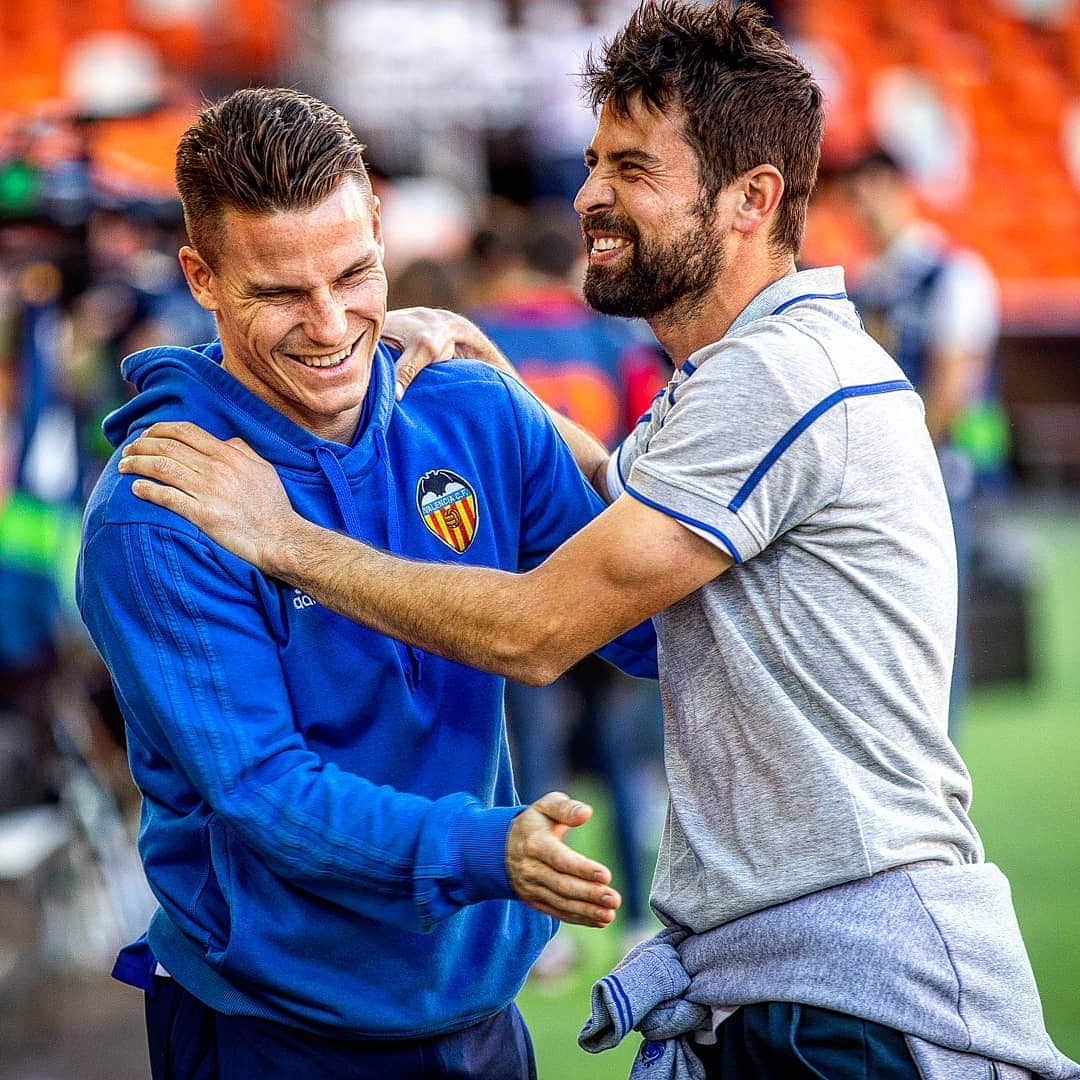 レバンテUDさんのインスタグラム写真 - (レバンテUDInstagram)「Ya estamos en Mestalla para el derbi #ValenciaLevante @betway_es @officialmacron @levantewagenvw @cocacola_esp @amstel_es @caixabank」4月15日 3時00分 - levanteud