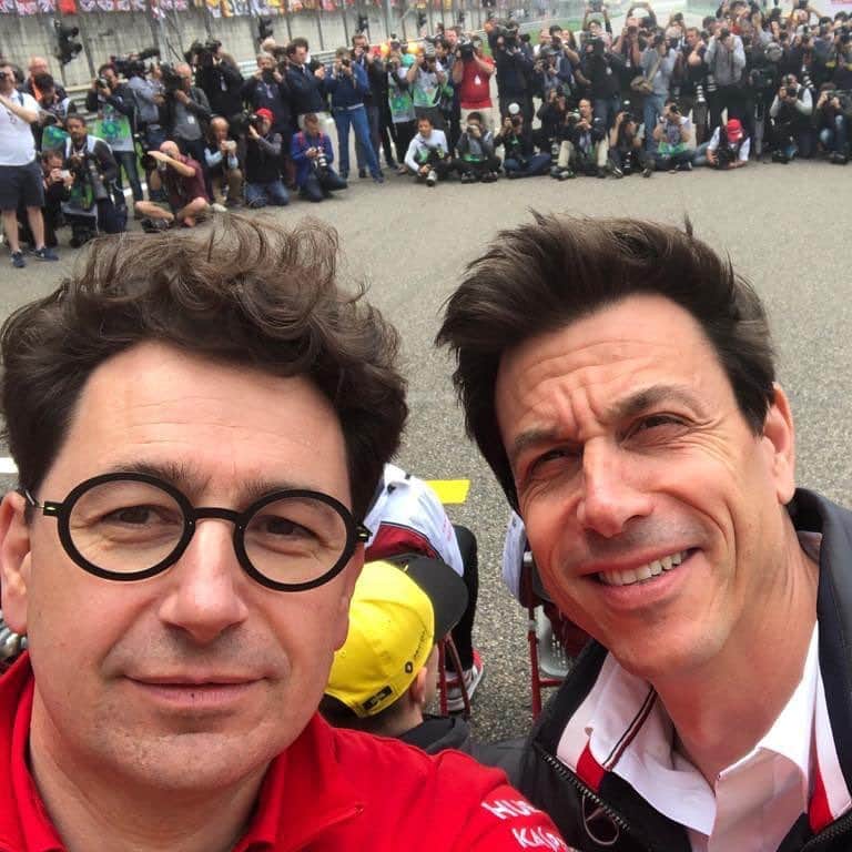 F1さんのインスタグラム写真 - (F1Instagram)「Two team principals, one selfie 🤳 . Here’s a shot of @scuderiaferrari team principal Mattia Binotto and his opposite number at @mercedesamgf1, Toto Wolff posing before track rivalries began in #Race1000 on Sunday 👏😀 (📷 @scuderiaferrari) . #ChineseGP 🇨🇳 #Formula1 #F1 #TotoWolff #Ferrari #Mercedes」4月15日 3時12分 - f1