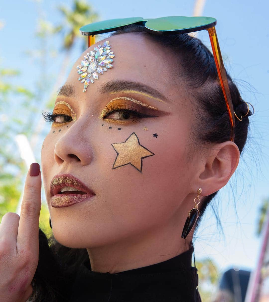 NYX Cosmeticsさんのインスタグラム写真 - (NYX CosmeticsInstagram)「#Shook by @nofannofun‘s stunning Day 2 #MOTD 😍⭐️ She achieves the look using our Glitter Goals Liquid Eyeliner in ‘Zodiac Queen’ + Glitter Goals Liquid Eyeshadow in ‘Multiverse’ + Glitter Goals Liquid Lipstick in ‘Crystal Crush’ 🌴🔥 || #nyxcosmeticscoachella #nyxcosmetics」4月15日 3時11分 - nyxcosmetics