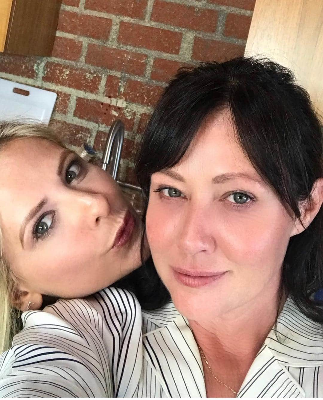 シャナン・ドハーティーさんのインスタグラム写真 - (シャナン・ドハーティーInstagram)「Happy birthday @sarahmgellar  I could write a book on here about how amazing you are but I’d rather tell you in person. I love you #rideordie #heartofgold #luckyme」4月15日 3時20分 - theshando