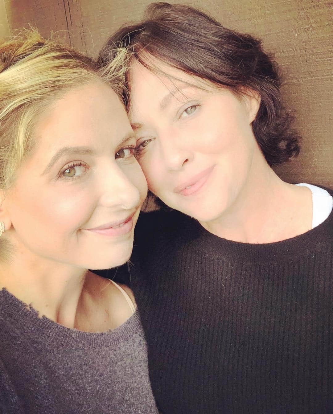 シャナン・ドハーティーさんのインスタグラム写真 - (シャナン・ドハーティーInstagram)「Happy birthday @sarahmgellar  I could write a book on here about how amazing you are but I’d rather tell you in person. I love you #rideordie #heartofgold #luckyme」4月15日 3時20分 - theshando