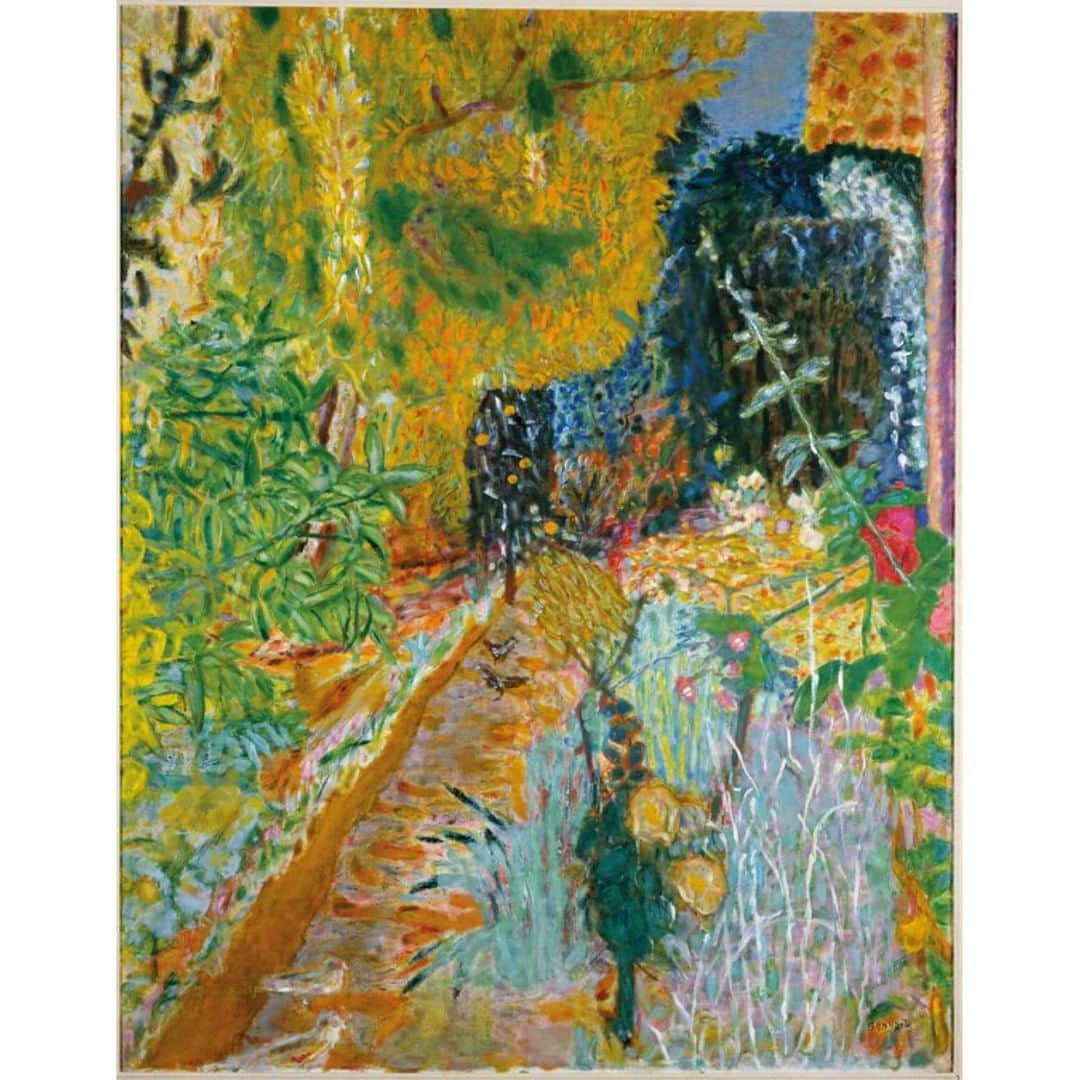 テート・ギャラリーさんのインスタグラム写真 - (テート・ギャラリーInstagram)「‘I leave it… I come back… I do not let myself become absorbed by the object’ - Pierre Bonnard  Bonnard's paintings create a remarkable sense of intimacy. Although they lovingly record the details of daily life, his works do not simply transcribe what he saw. An initial moment of inspiration would be remembered, reflected upon, and re-imagined as he composed his paintings in the studio. Rarely satisfied with his first effort, he often worked on canvases over months or even years.  Explore the presence of time and memory in Bonnard’s sensuous images of everyday life in The C C Land: #PierreBonnard at Tate Modern.」4月15日 3時30分 - tate