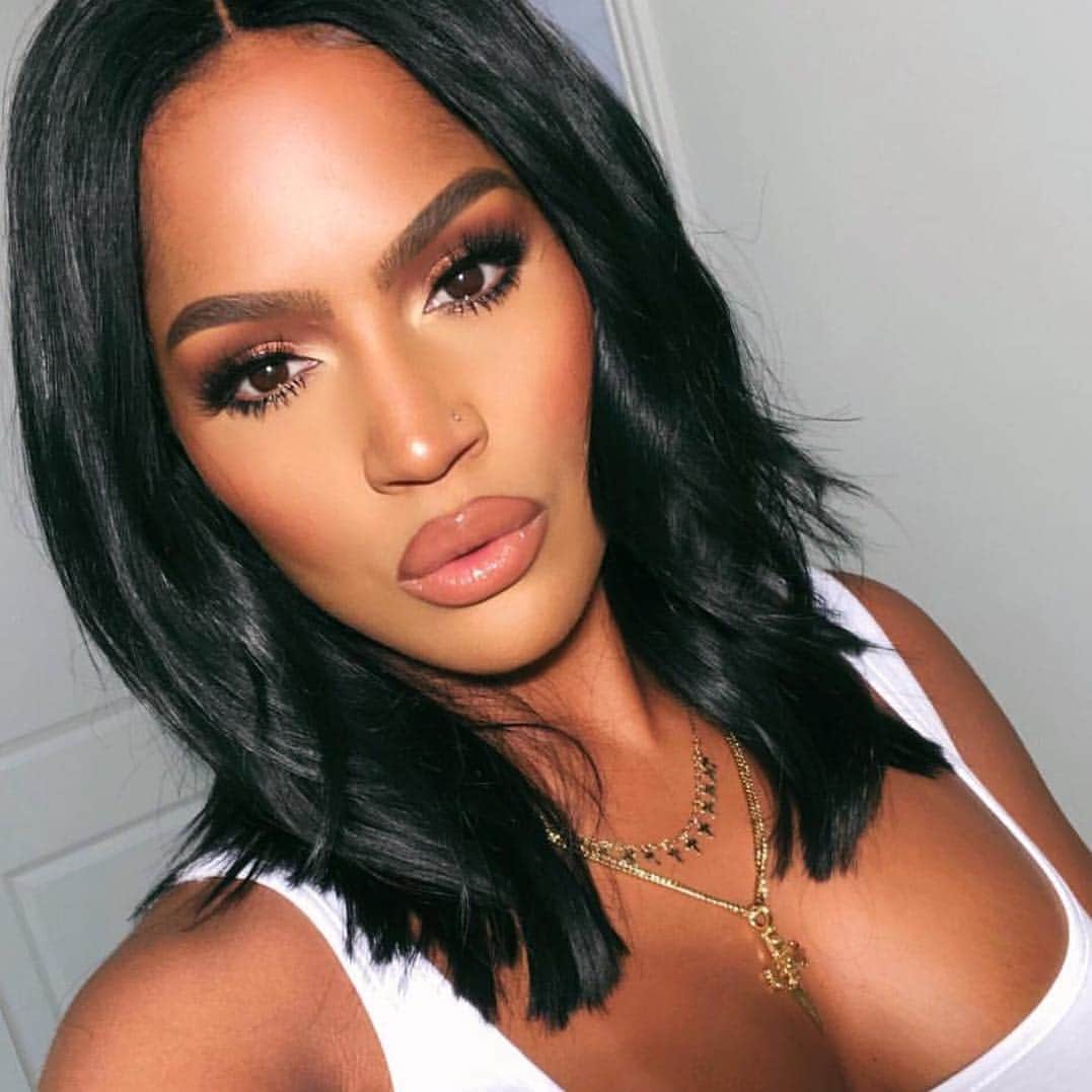 Kylie Cosmeticsさんのインスタグラム写真 - (Kylie CosmeticsInstagram)「@makeupshayla looking flawless in our dark setting powder and tawny mami bronzer 💥」4月15日 3時27分 - kyliecosmetics