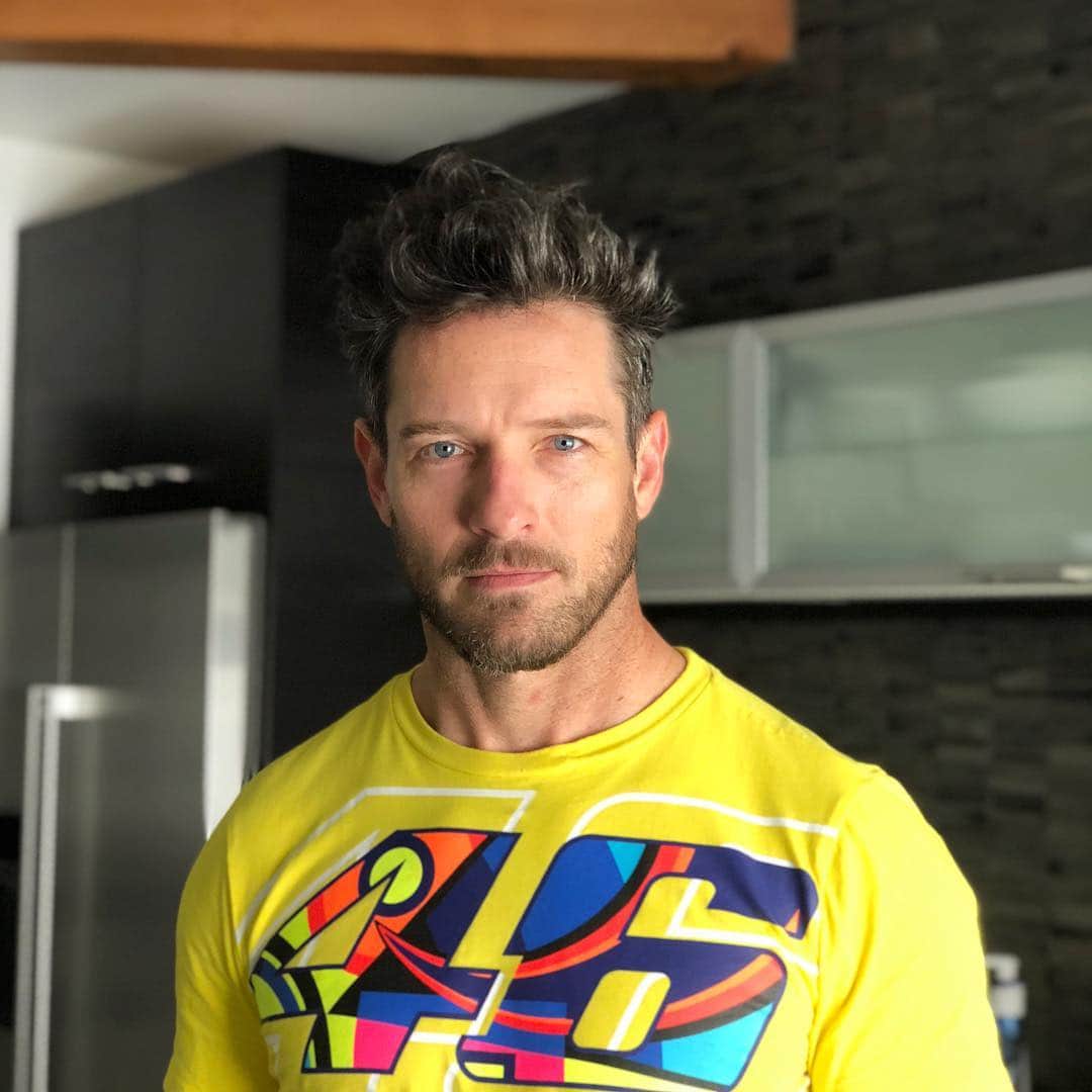 イアン・ボーエンのインスタグラム：「Predicting a #46 victory in Austin today. #ForzaValle」