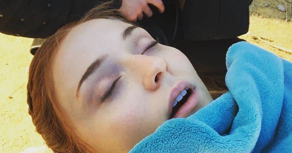 ソフィー・ターナーのインスタグラム：「In honour of the final season of Thrones premiering tonight .... Here’s a picture of me asleep on set.」