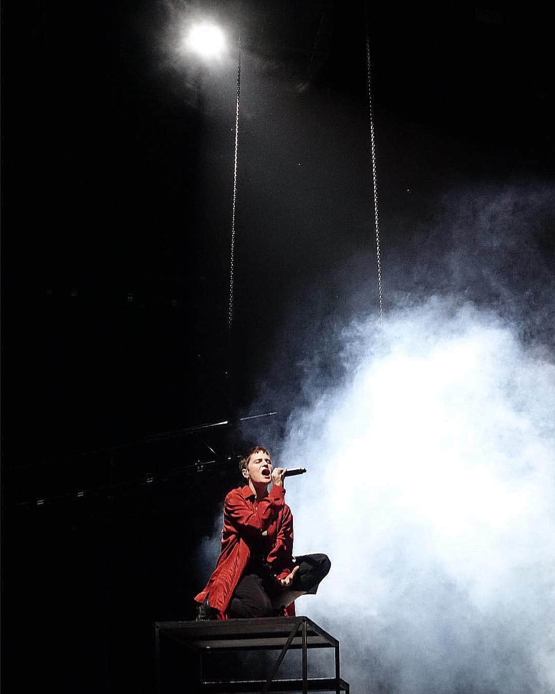 Just Jaredさんのインスタグラム写真 - (Just JaredInstagram)「@christineandthequeens gives an energetically powerful performance during weekend one of @coachella. 💪🏼 #ChristineAndTheQueens #Coachella Photos: @jaredeng」4月15日 4時04分 - justjared