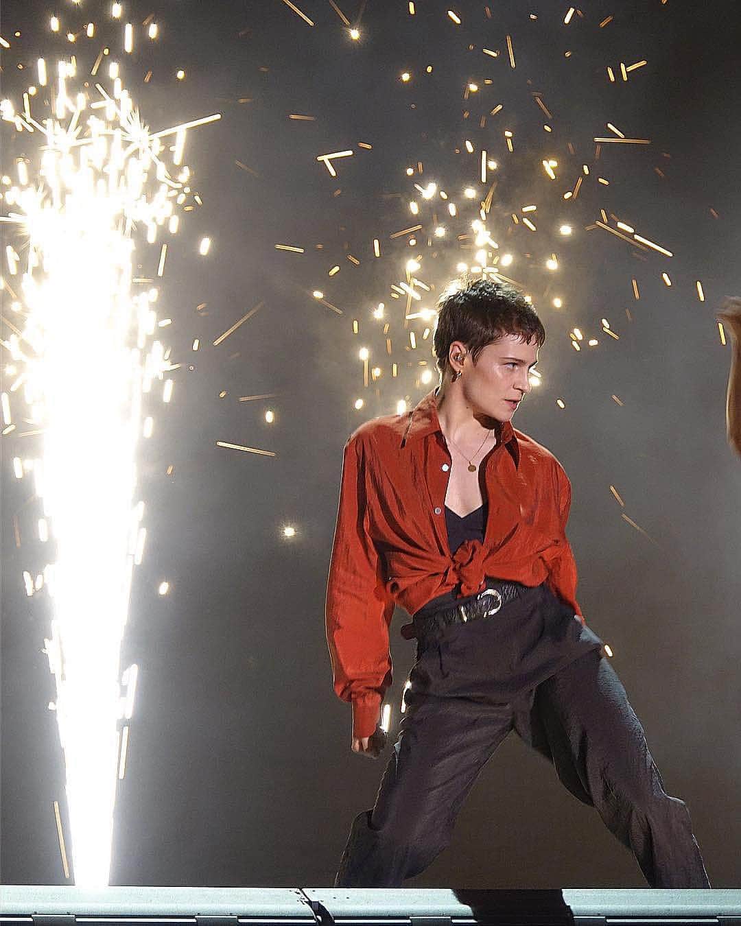 Just Jaredさんのインスタグラム写真 - (Just JaredInstagram)「@christineandthequeens gives an energetically powerful performance during weekend one of @coachella. 💪🏼 #ChristineAndTheQueens #Coachella Photos: @jaredeng」4月15日 4時04分 - justjared