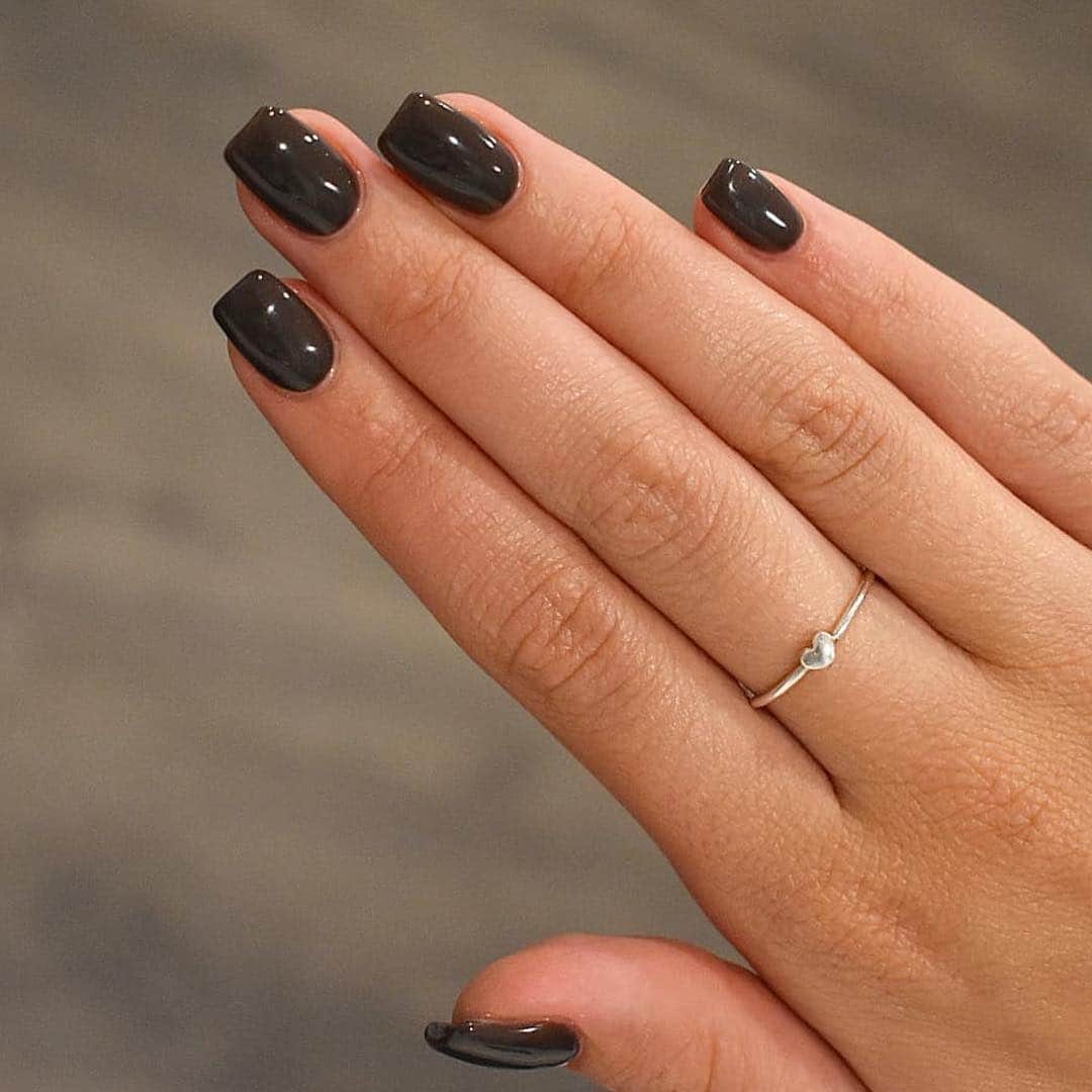 OPIさんのインスタグラム写真 - (OPIInstagram)「Just a perfect mani to calm your #SundayScaries 💅@nailsby_mai⁣ #KronaLogicalOrder #OPIObsessed⁣⠀ ⁣⠀ #darknails #glossy #manicure #notd #nailsaddict」4月15日 3時58分 - opi