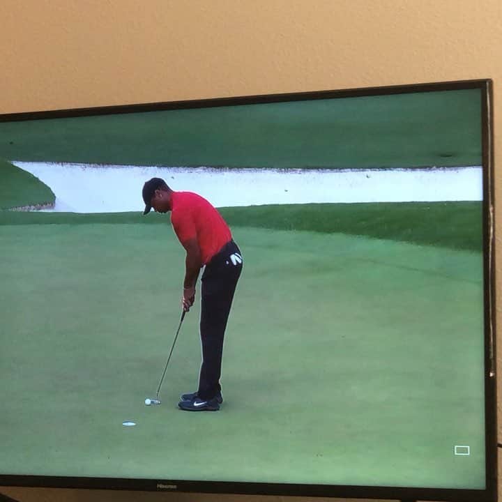 のインスタグラム：「Simplemente diferente. 🐅 🐅🐅 Amazing for golf! Thanks TIGER for these moments 😊」