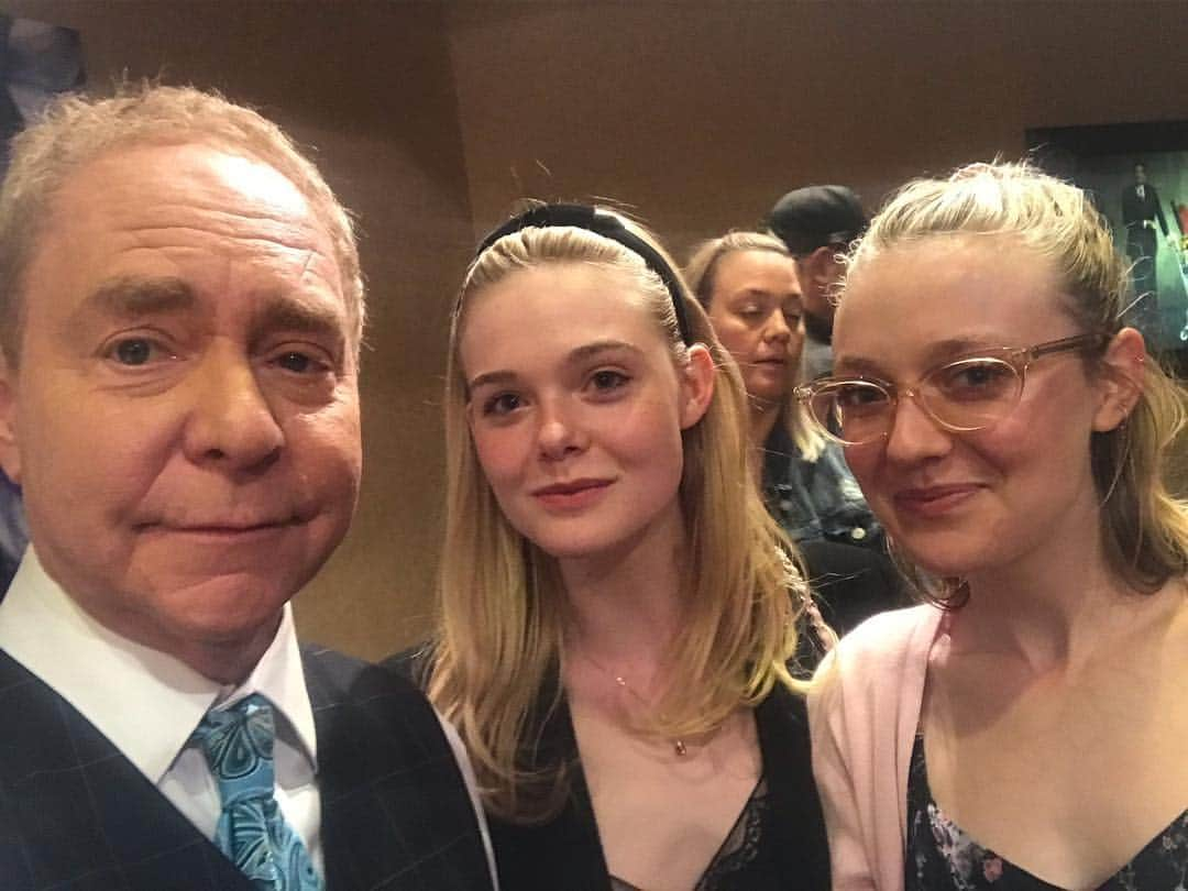 エル・ファニングさんのインスタグラム写真 - (エル・ファニングInstagram)「Penn & Teller ...my ultimate dream come true! Birthday wishes complete! @pennandtellerlive」4月15日 14時58分 - ellefanning