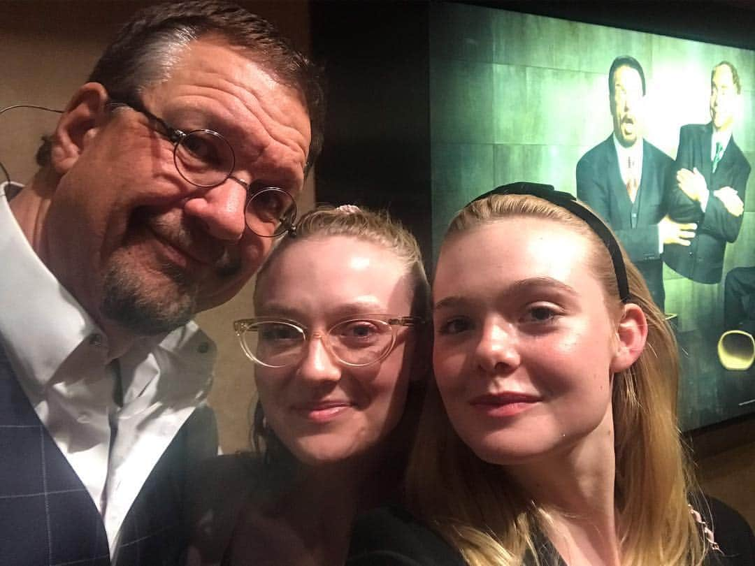 エル・ファニングさんのインスタグラム写真 - (エル・ファニングInstagram)「Penn & Teller ...my ultimate dream come true! Birthday wishes complete! @pennandtellerlive」4月15日 14時58分 - ellefanning