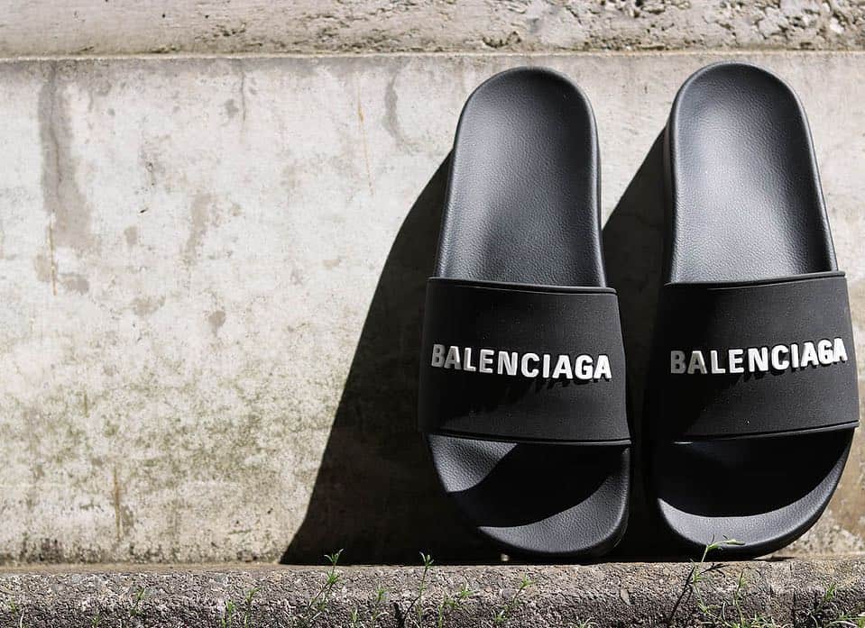 A+Sさんのインスタグラム写真 - (A+SInstagram)「in stock now ■BALENCIAGA RUBBER SANDAL COLOR : BLACK SIZE : 39/24cm - 44/29cm（1cm刻み） PRICE : ¥38,000 (+TAX) ・ #a_and_s #BALENCIAGA #RUBBERSANDAL #SANDAL」4月15日 13時37分 - a_and_s_official