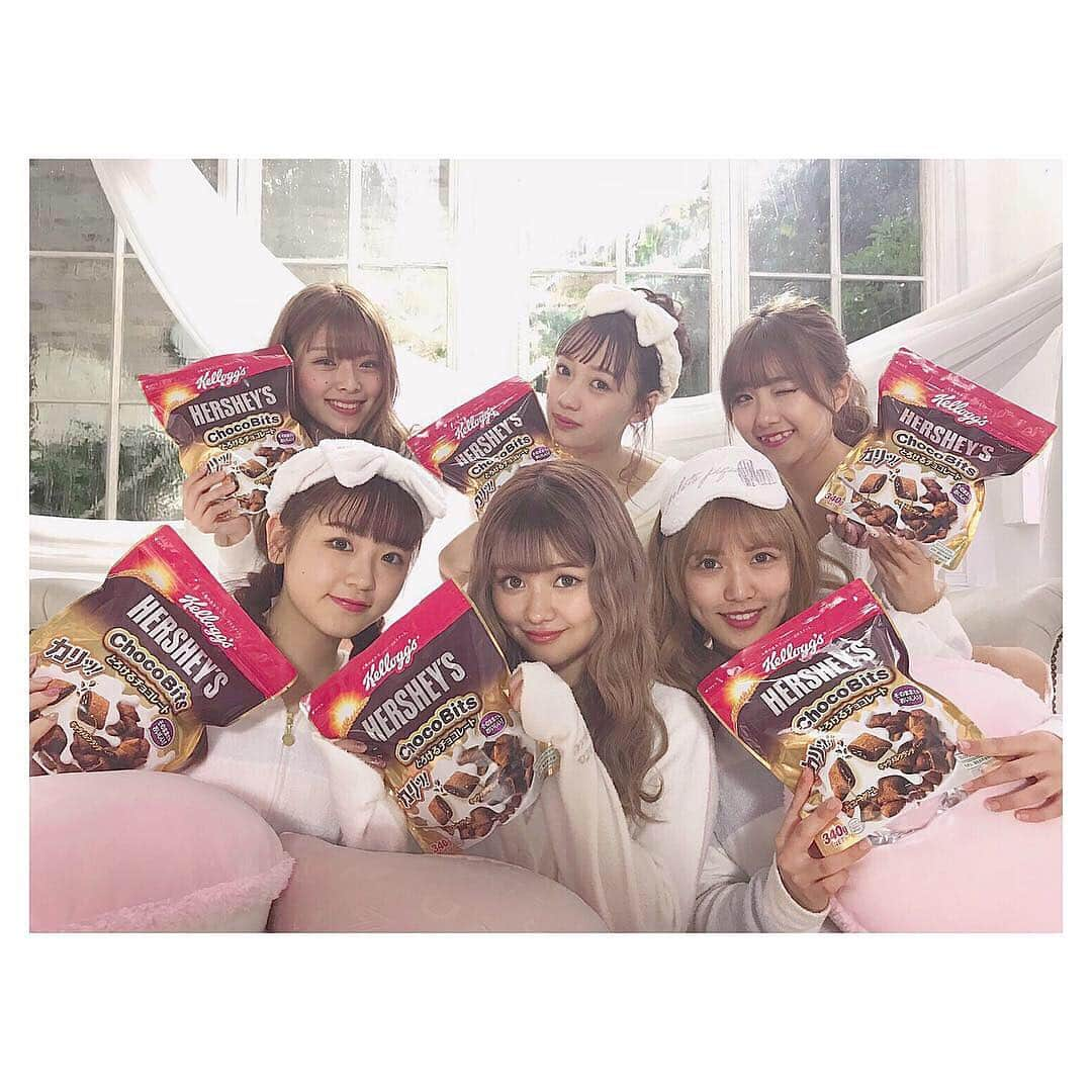 中村真凜さんのインスタグラム写真 - (中村真凜Instagram)「チョコビッツの新商品「とろけるチョコレート」限定動画がYouTubeで公開中😳✨ レアなメンバーで楽しく撮影しました🐰💕 チョコビッツ美味しくて止まらなくなっちゃうし朝ごはんにもぴったりでオススメっ🍫！ #チョコビッツ #ケロッグ #恋バナ #お菓子 #トレンド #PR」4月15日 13時50分 - marimero1121