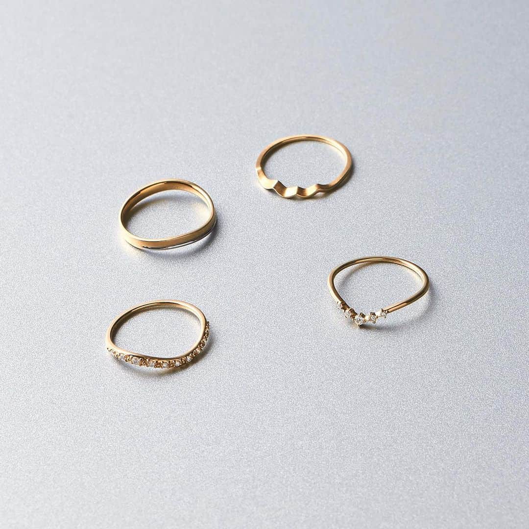 エテさんのインスタグラム写真 - (エテInstagram)「《Layered ring 》﻿ - New collection in April﻿ ﻿ シンプルながら少しの遊び心を感じられるデザインのK18リング。﻿ ﻿ いつものリングと合わせても、﻿ 新鮮なコーディネートをお楽しみいただけます。﻿ ﻿ #ete #エテ #newcollection」4月15日 14時34分 - ete_official