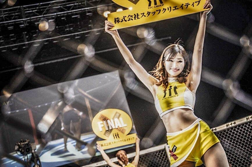 武田しのぶさんのインスタグラム写真 - (武田しのぶInstagram)「昨日はPANCRASE304ありがとう御座いました✨ 最初から1R連続KOからの、内村選手vs亀井選手の気持ちの戦い、女性選手達の活躍✨ 5分×5ラウンド戦い続けられるなんてすごい。。！！ メインも迫力ありましたね💥！！ 気持ちの大事さ、すごく刺激を受けて、感動しました。 分かってるつもりかもしれないけど、パンクラスを初めて見て4年（離れていた時もあったからラウンドガールは約2年）去年の最後の方から本当の魅力に気づいた気がします✨✨ パンクラスが楽しすぎて今日はゆっくりなんて思ってたけど、寂しすぎる😭😭💥来月もあるのに、、声かけてくださった皆さんありがとう御座いました🙏🏻🙏🏻🙏 #PANCRASE #パンクラス#PANCRASE304#新木場スタジオコースト #repost @pancrase_mma #studiocoast #tokyo#triptojapan #sinkiba#travel#asia#japan2019#japanesecuisine #japanく」4月15日 14時30分 - shino_0217_