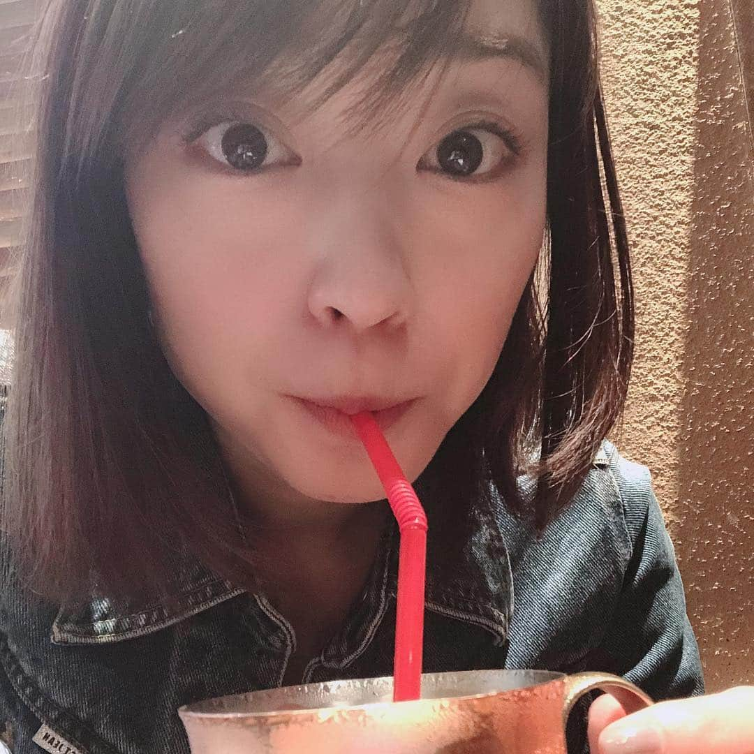 福田麻衣のインスタグラム：「すっごい勢いで飲み干しました #黒糖珈琲 #外歩いてたら #喉乾く #暖かい日 #いや暑い」