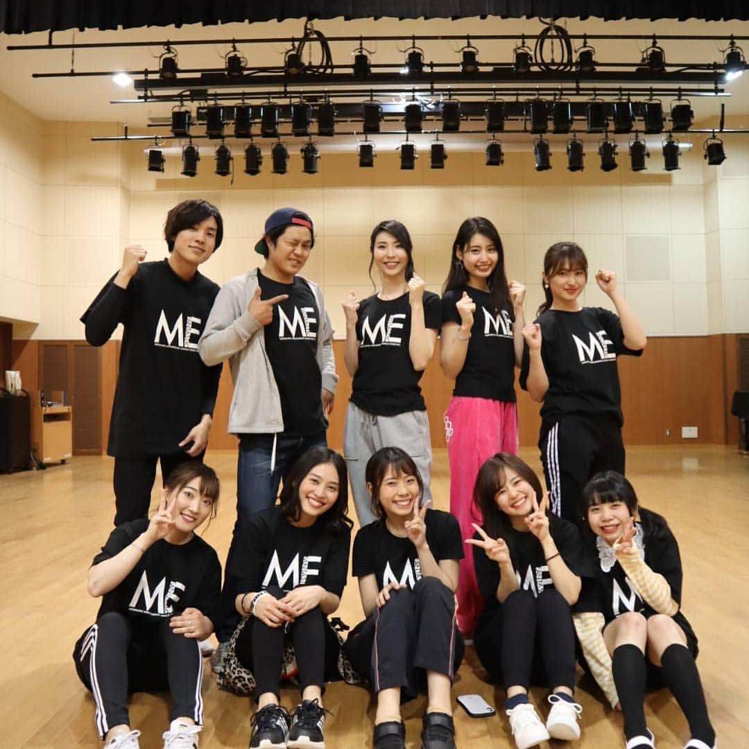 安陪恭加さんのインスタグラム写真 - (安陪恭加Instagram)「またまた出遅れましたが、改めて、ファンミーティングありがとうございました♡ 2枚目、めっちゃ喜んでる。笑  #ファンミーティング  #運動会  #ピンク  #めっちゃ目立つ  #マネージャーさんに  #あべちゃんいいね  #と褒められました  #ジャージこれしか無かった  #思い出詰まってる  #ジャージなので  #お気に入りです」4月15日 14時52分 - kyoka_noir