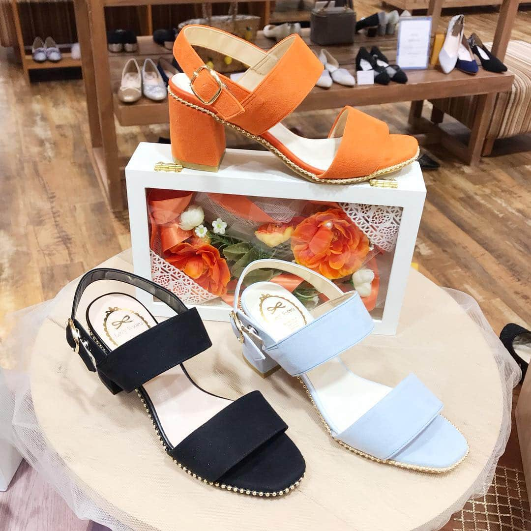 LazySwan新宿ミロード店さんのインスタグラム写真 - (LazySwan新宿ミロード店Instagram)「NewArrival バックストラップサンダル . 夏らしいカラーサンダル入荷！ 縁どりゴールドがキラキラと可愛いデザインです♪ . 6.900yen＋tax color Black,Orange,Blue size S,M,L . #LazySwan#レイジースワン#shoes#シューズ#新宿ミロード#新宿ミロード店#pumps#パンプス#sandal#サンダル#バックストラップ#ストラップサンダル#トレンド#simple#シンプルコーデ#casual#カジュアル#カジュアルコーデ#girly#ガーリー#ガーリーコーデ#2019ss#spring#summer#春#春靴#夏」4月15日 14時52分 - lazyswan_official