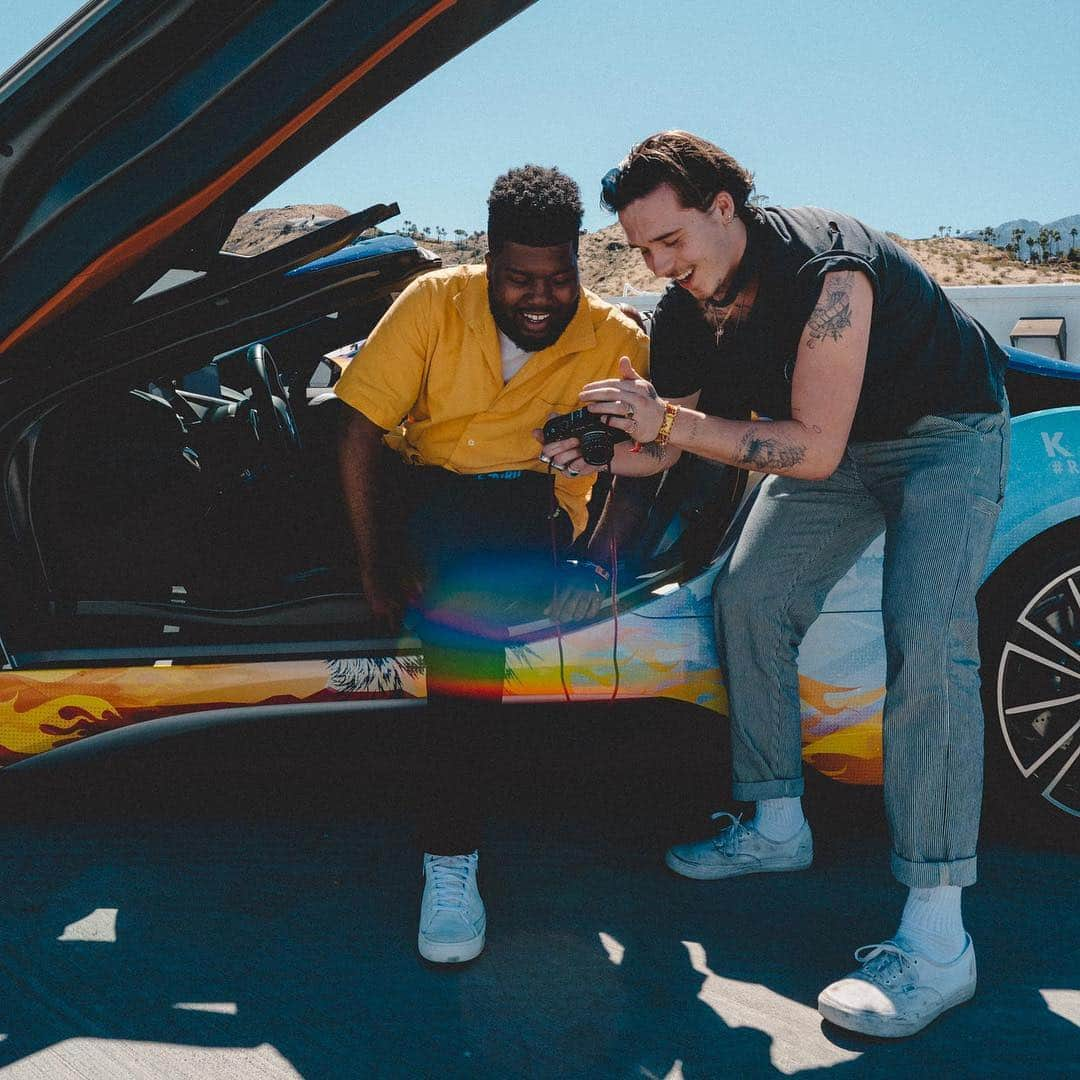 ブルックリン・ベッカムさんのインスタグラム写真 - (ブルックリン・ベッカムInstagram)「Such a fun shoot with @thegr8khalid and the @BMW #i8 Roadster just before his Coachella performance today ! #roadtocoachella」4月15日 5時52分 - brooklynpeltzbeckham