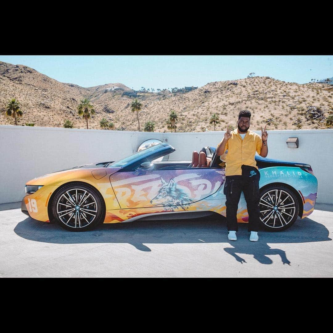 ブルックリン・ベッカムさんのインスタグラム写真 - (ブルックリン・ベッカムInstagram)「Such a fun shoot with @thegr8khalid and the @BMW #i8 Roadster just before his Coachella performance today ! #roadtocoachella」4月15日 5時52分 - brooklynpeltzbeckham