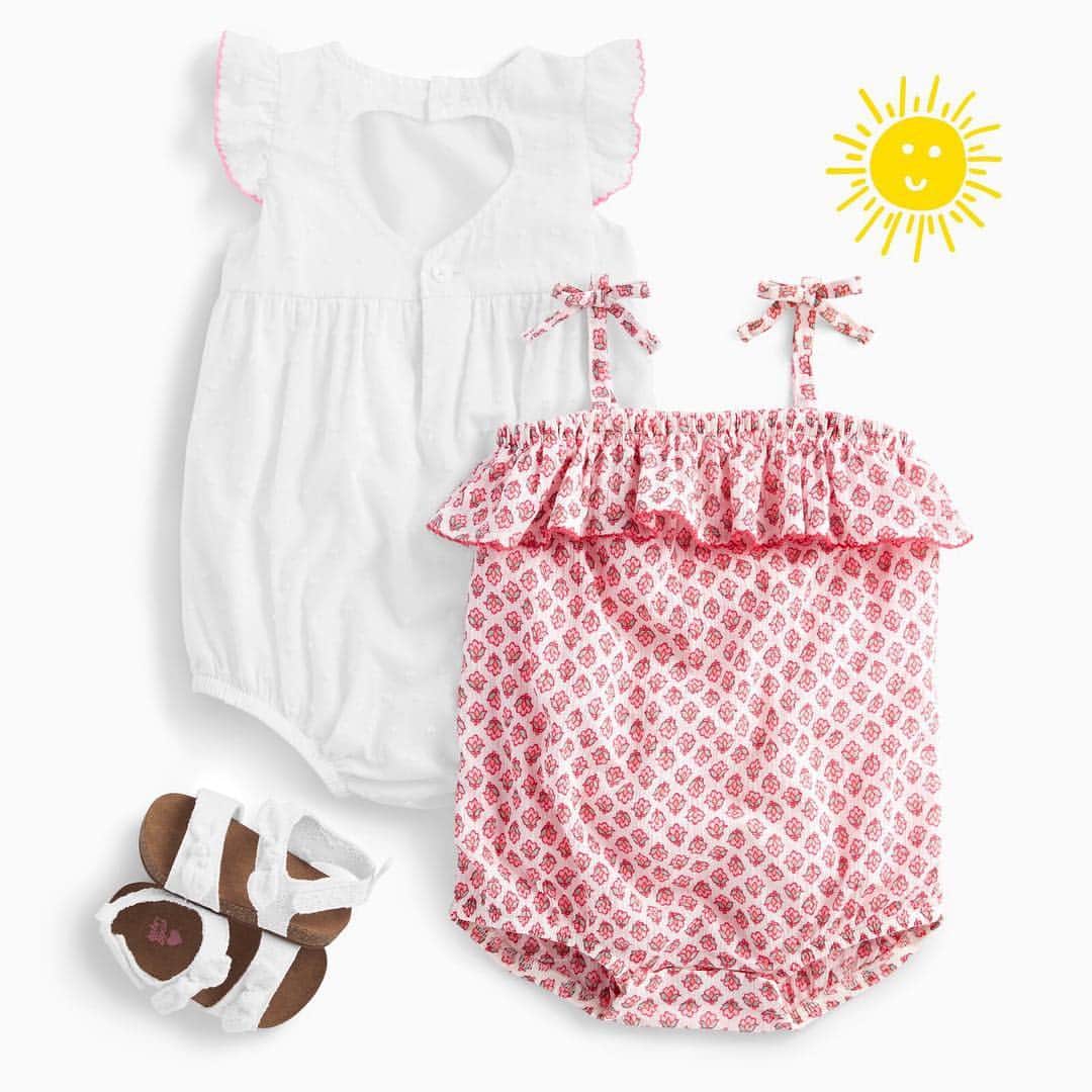 のインスタグラム：「Hello, little legs! It’s officially #sunsuit season! #babybgosh #newarrivals #ruffles #bows #eyelet #oshkoshkids」
