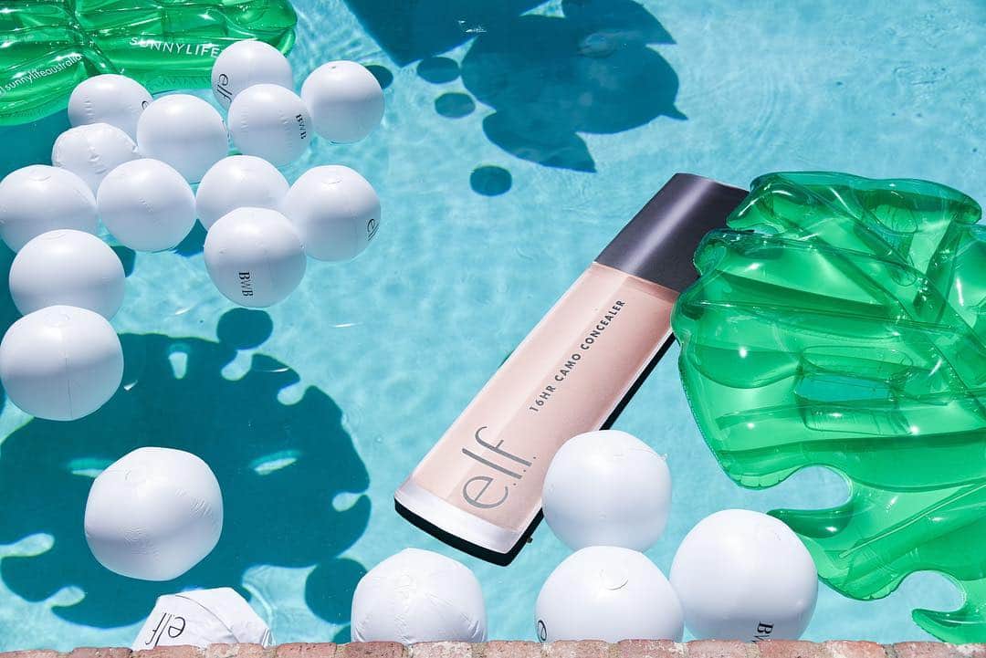e.l.f.さんのインスタグラム写真 - (e.l.f.Instagram)「An #elfcosmetics dream come true: the 18 Hit Wonder Palette in a life size pool float! 🤩 Swipe to see more! ✨  @bloggerswhobrunchla  #eyeslipsfestival」4月15日 6時02分 - elfcosmetics