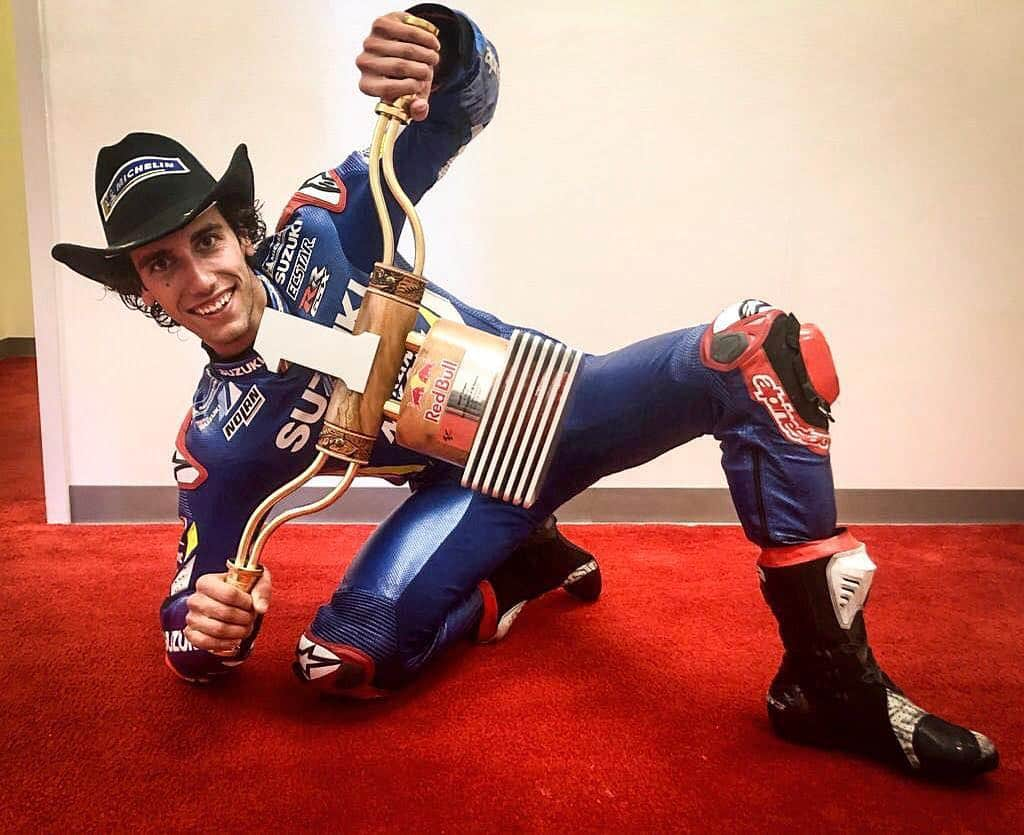 MotoGPさんのインスタグラム写真 - (MotoGPInstagram)「YEEHAW!! 🤠 // We have a new cowboy in town @alexrins 🏆 #AmericasGP #AR42 #MotoGP #Motorcycle #Racing #Motorsport」4月15日 6時03分 - motogp