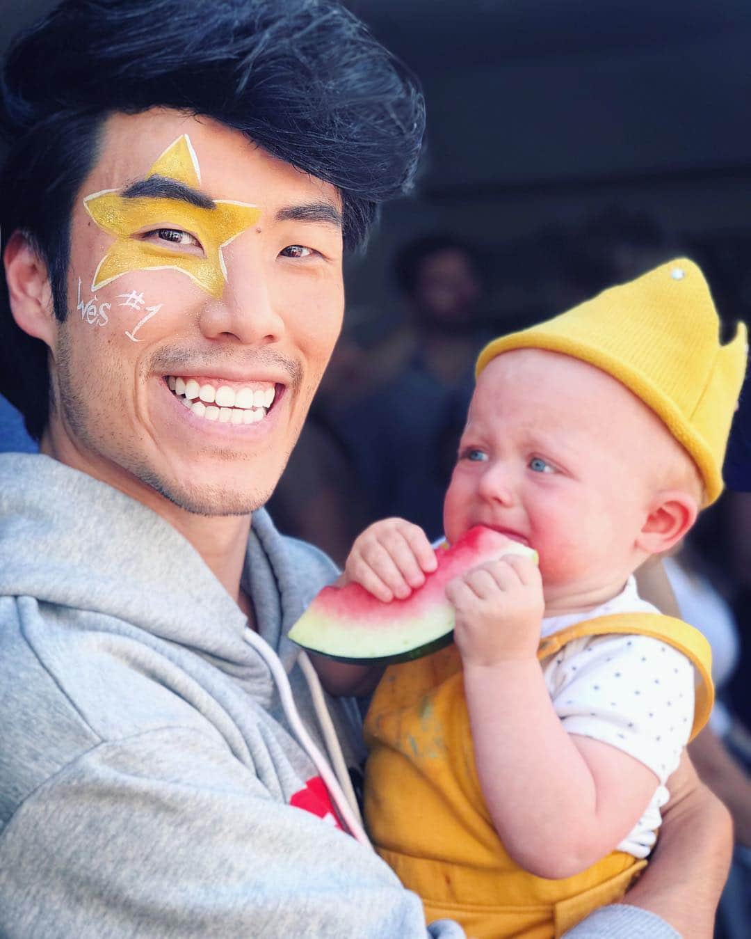 ユージン・リー・ヤンのインスタグラム：「⭐️ HAPPY BIRTHDAY WES! ⭐️ I’m scared of holding you and you’re scared of seeing me actually smile, so let’s call it even. Uncle Eugene 💜s you.」