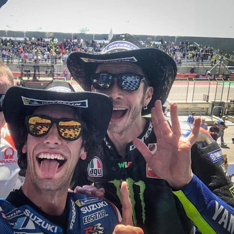 パオロ・デ・チェリエさんのインスタグラム写真 - (パオロ・デ・チェリエInstagram)「Grande SUZUKI Grande VALE #motogp #suzukimotogp #valentinorossi46 #valentinorossi」4月15日 6時25分 - paolo_deceglie