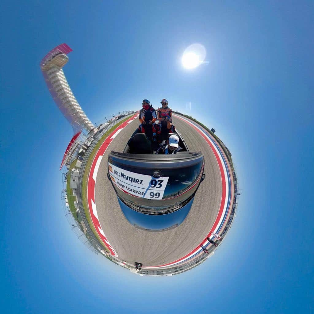 MotoGPさんのインスタグラム写真 - (MotoGPInstagram)「360º parade view with @gopro 👀 // #MotoGP riders participated in the traditional parade to say hi 👋 to all the fans attending the #AmericasGP 🇺🇸 today! #GoPro #Motorcycle #Racing #Motorsport #MM93 #JL99」4月15日 6時20分 - motogp