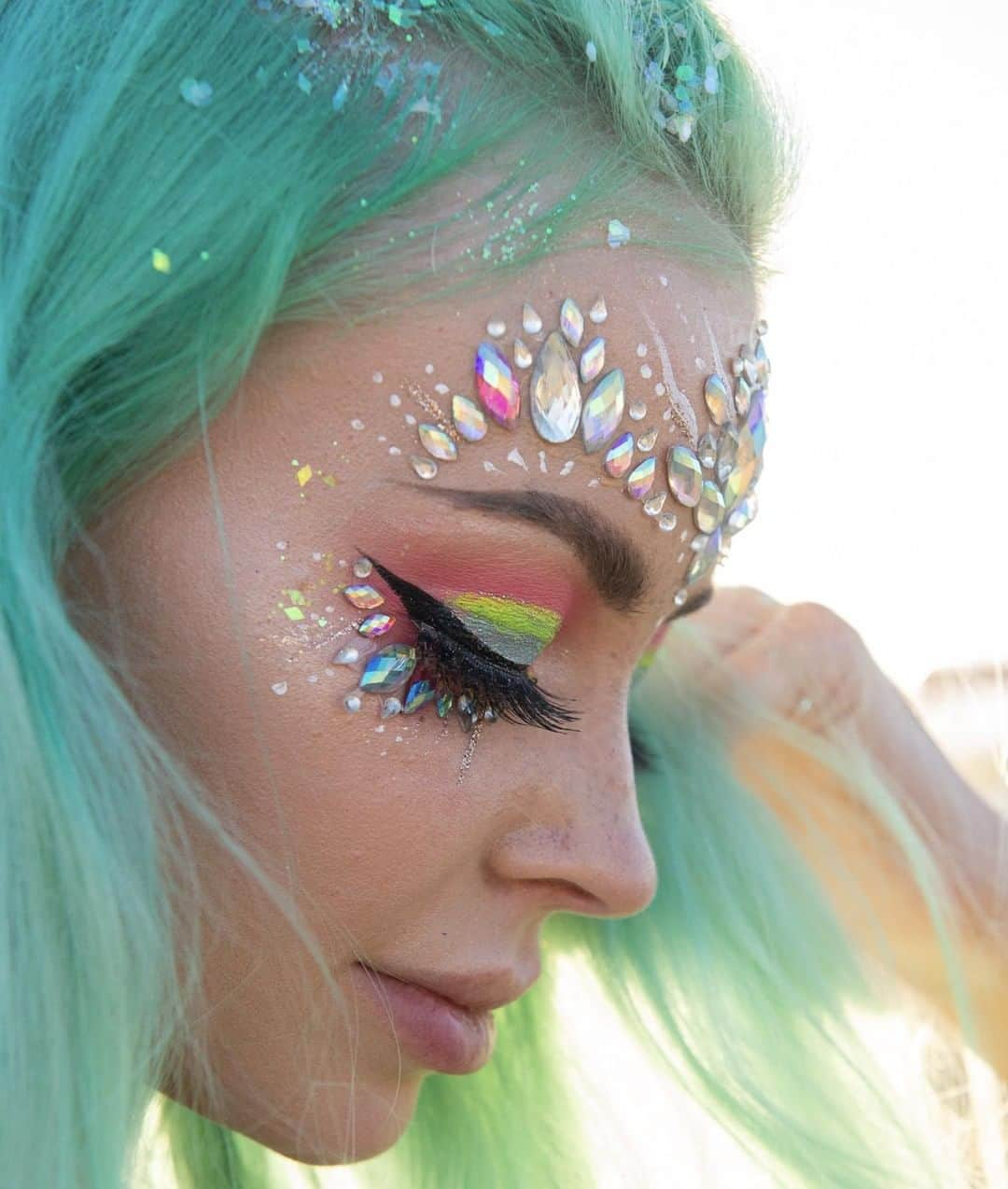 NYX Cosmeticsさんのインスタグラム写真 - (NYX CosmeticsInstagram)「@maureennaudts serving up major #glittergoals 🙌✨ Get the look using our Ultimate Shadow Palette in ‘Brights’ + Epic Ink Liner + Glitter Goals Liquid Eyeliner 🌴🔥💖 || #nyxcosmeticscoachella #nyxcosmetics」4月15日 6時29分 - nyxcosmetics