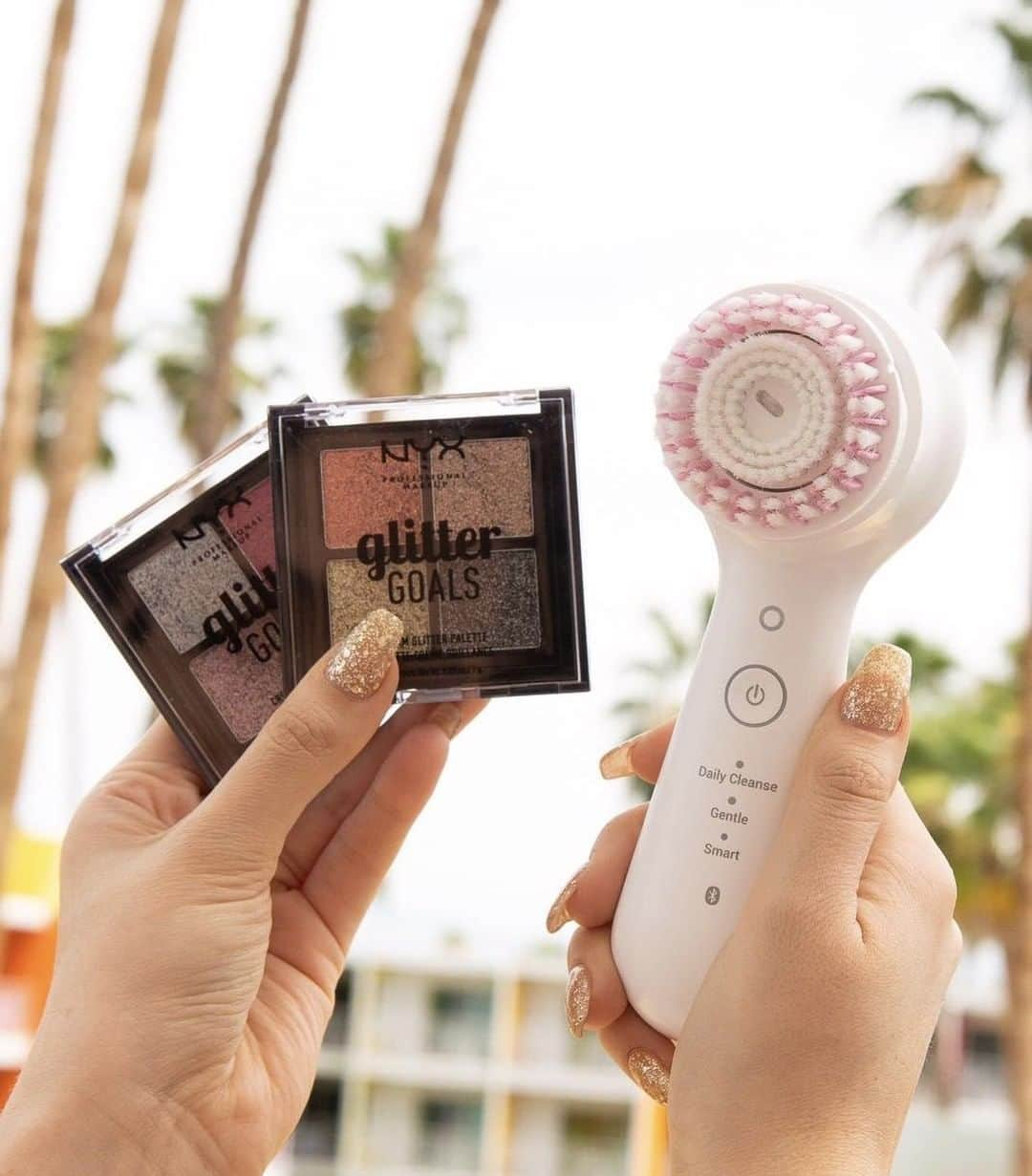 NYX Cosmeticsさんのインスタグラム写真 - (NYX CosmeticsInstagram)「The perfect pair 👊💥 Thank you @clarisonic for keeping our festival skin on point this weekend! 💋🌵✨ || #nyxcosmeticscoachella #nyxcosmetics」4月15日 6時59分 - nyxcosmetics