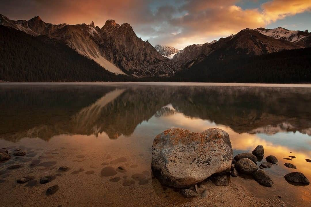 National Geographic Travelさんのインスタグラム写真 - (National Geographic TravelInstagram)「Photo by Robbie Shone @shonephoto | The spiritual land of China is all encompassing. This photograph was captured close to the Tibetan border. We had slept out under the stars whilst traveling almost nomadically following an expedition to explore a giant cave system in the municipality of Chongqing. Seeing this wondrous sight at the start of a new day was a great way to unwind.」4月15日 7時00分 - natgeotravel