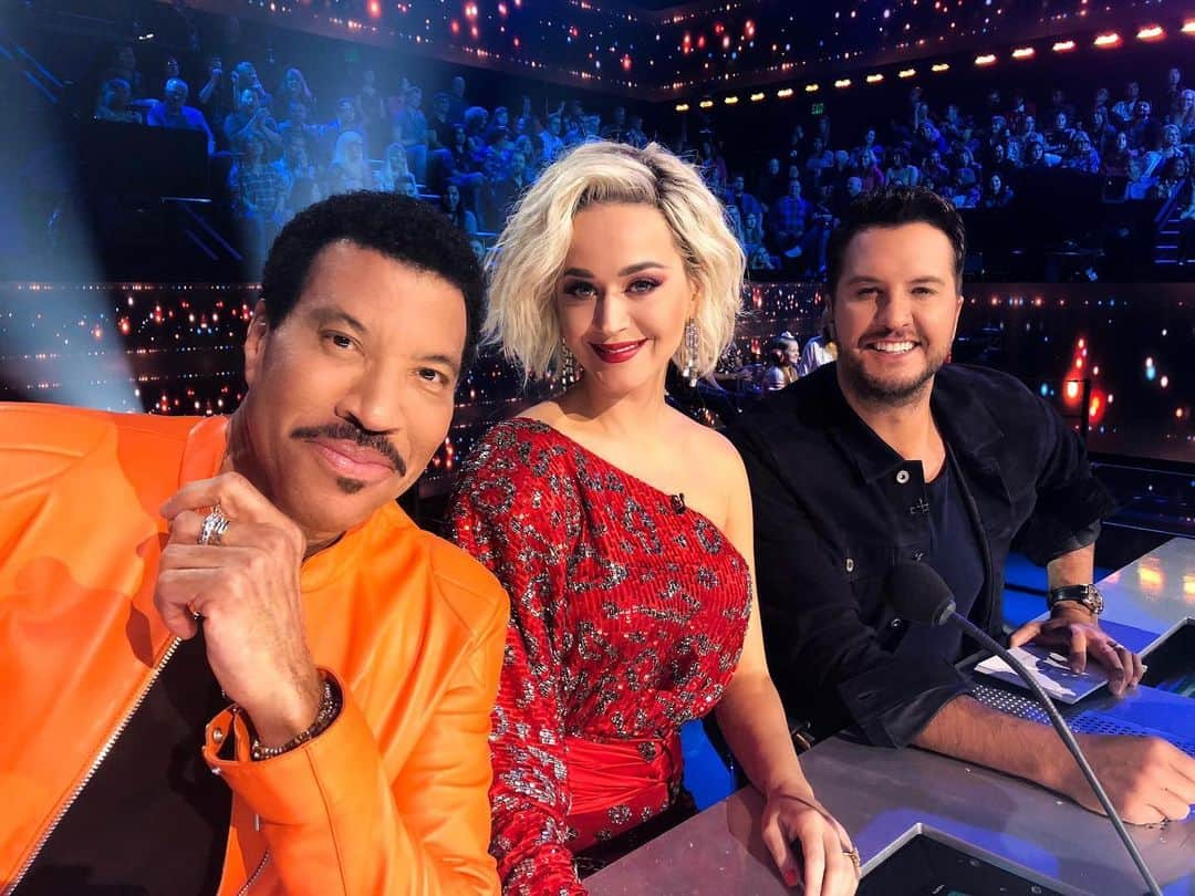 ライオネル・リッチーさんのインスタグラム写真 - (ライオネル・リッチーInstagram)「Your @americanidol TOP 14 perform LIVE TONIGHT! Get ready to vote...it all starts at 8|7c on ABC! Who are you voting for? 🗳 🧡 #americanidol」4月15日 7時00分 - lionelrichie