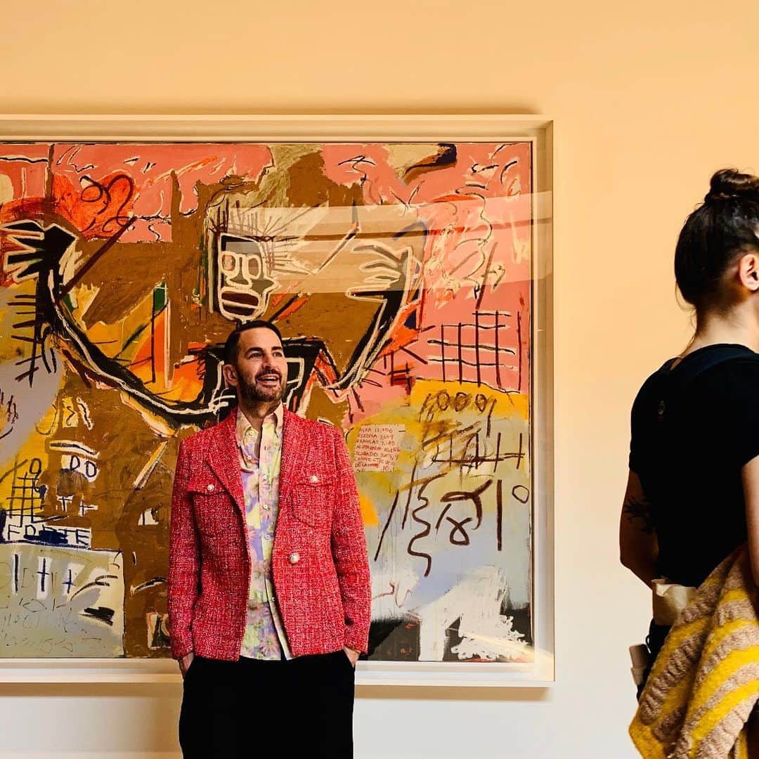 マーク・ジェイコブスさんのインスタグラム写真 - (マーク・ジェイコブスInstagram)「Accidental color coordination at the extraordinary Jean Michel Basquiat show @thebrantfoundation today. Life imitates art. @carlynecerfdedudzeele @lindaevangelista」4月15日 7時17分 - themarcjacobs