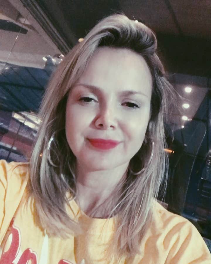 Eliana Michaelichin Bezerraのインスタグラム：「Obrigada pelos 15 pontos e a vice-liderança mais uma vez! Nossa equipe maravilhosa está comemorando muitooo.Beijo na família!! #obrigadadeus @carlinhosmaiaof ❤️」