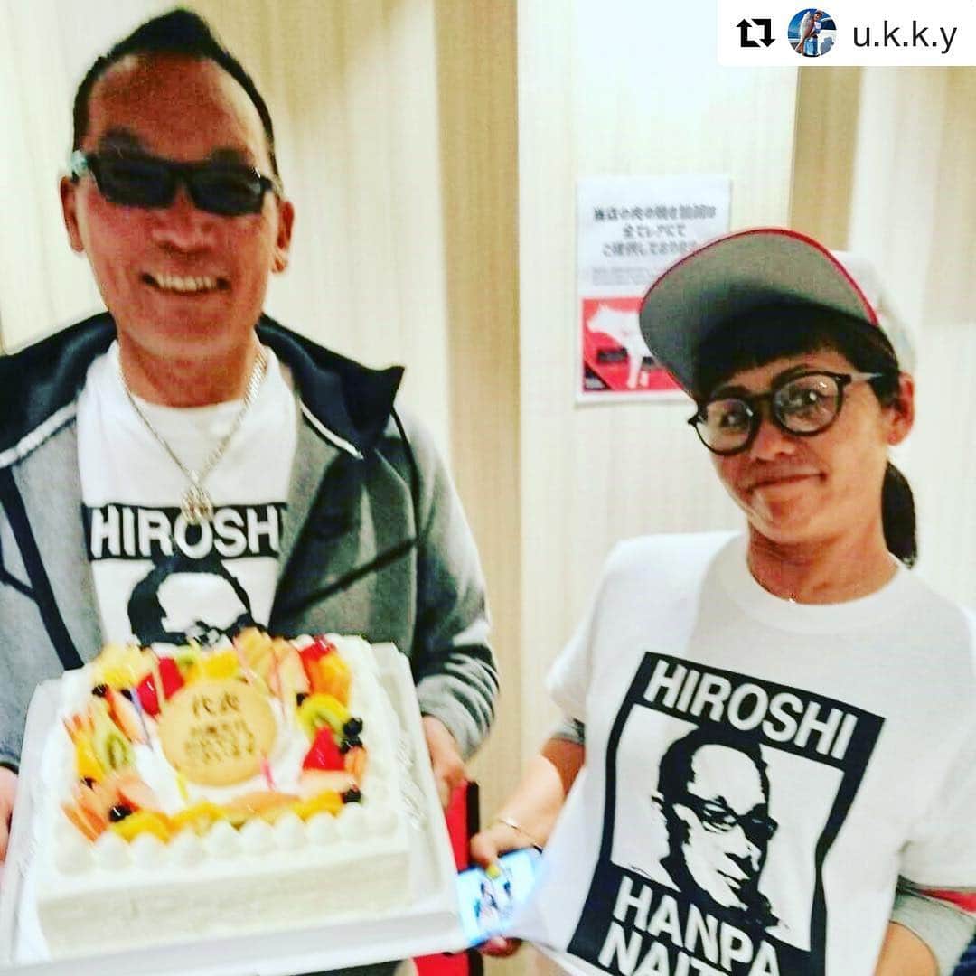 赤星拓さんのインスタグラム写真 - (赤星拓Instagram)「松本育夫さん、元RKK熊本放送アナウンサー清原憲一さんと弊社内田代表62th birthday fishing❗️おめでとうございます㊗️🎉 TVでも活躍中！これから最高のシーズンを迎えるスーパー船長 @u.k.k.y  ウッキーさんの遊漁船は絶賛御予約受付中❗️❗️（大人気なウッキー船長は事前の予約をお願いします） フランピングビレッジ天草と併設されてるマリーナ 「フィッシャリーズ フィッシャリーズ 」 詳細はベストアメニティ HPから^_^ http://www.franping.com/  #Repost @u.k.k.y with @get_repost ・・・ 昨夜は、ベストアメニティ内田代表の サプライズ？😂誕生日🎂 HIROSHI HANPANAI Tシャツで、サプライズ😙 これからも、ハンパナ〜イで、よろしくお願いします😙👍 そして、昨夜は、元Jリーガー赤星 拓さんの恩師 サガン鳥栖元監督 現在  日本サッカー協会後援会理事長 松本育夫氏 も参加！サッカー会のレジェンド！素敵な方で、感激〜〜😊そして、いつもの仲間の皆さまと楽しい誕生会でした。いつも、ハンパナイ仲間に、感謝🌸 #ベストアメニティ内田代表 #ハンパナイ誕生日 #hanpanaihiroshiティーシャツ #サプライズ😂 #ハンパナイ仲間 #元サガン鳥栖監督松本育夫氏 #日本サッカー協会後援会理事長 #サッカーレジェンド #ステーキハウスバイザウェイ #さしより食堂 #ウッキー天草 #フィシャリーズフィシャリーズ」4月15日 7時36分 - akahoshi.taku_1